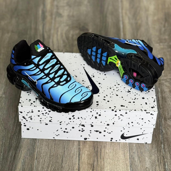 AIR MAX PLUS BLACK UNIVERSITY BLUE