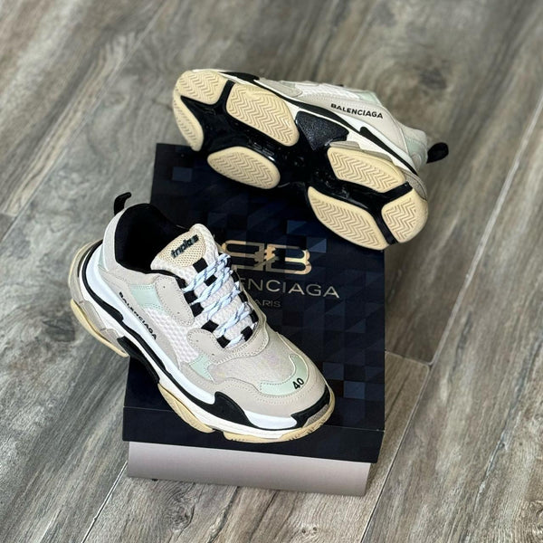 balenciaga triple s