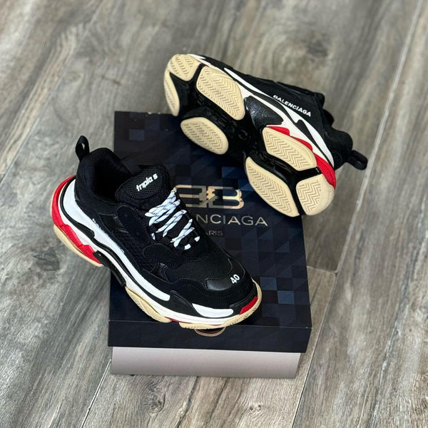 BALENCIAGA TRIPLE S NEGRA ROJA