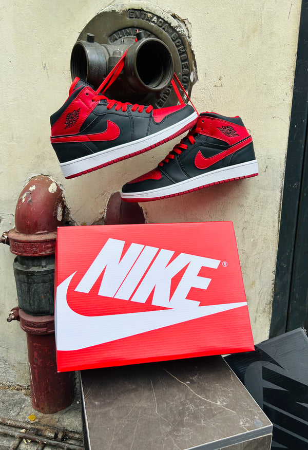 Nike Air Jordan 1 Mid Red